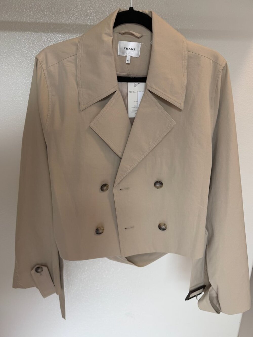 Frame cropped Double-Breasted trench jacket. 